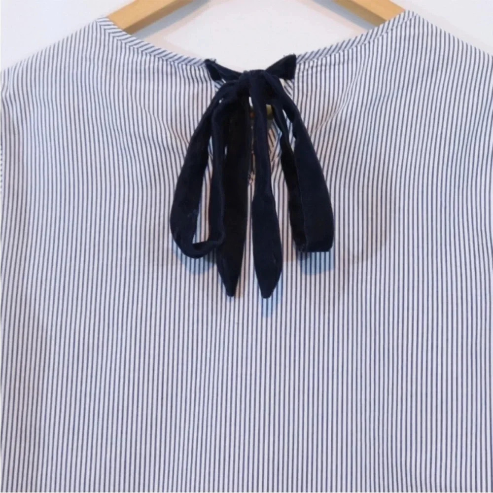 EUC Crown & Ivy blouse size Small navy blue velvet striped top - Picture 6 of 6